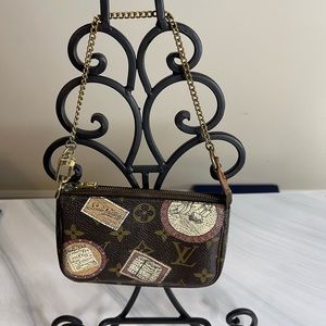 Louis Vuitton accessory pouch monogram patch mini